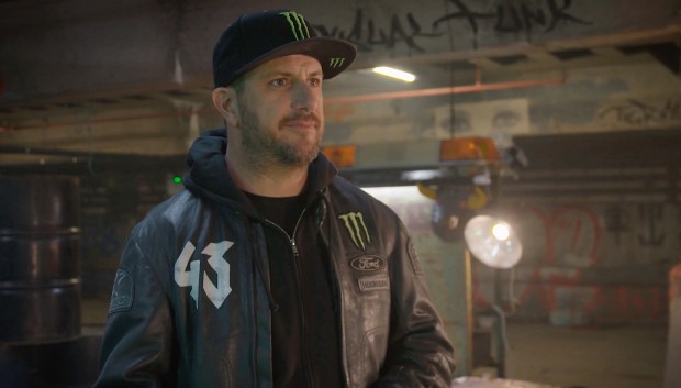 Gymkhana-König Ken Block bringt dem Spieler das Driften bei. Je besser man wird, desto mehr Drift-spezifische Tuningteile schaltet man frei. (Bild: Electronic Arts)
